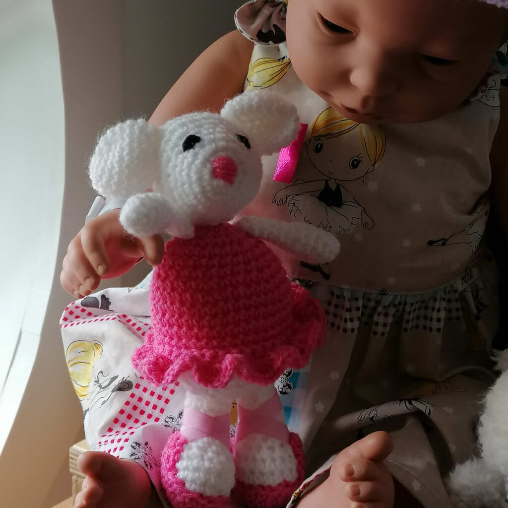 K78 - Baby knuffel ballerina muis gehaakt roze